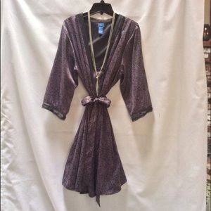 💥Vera Wang Silky Lightweight Silky Robe. Size M